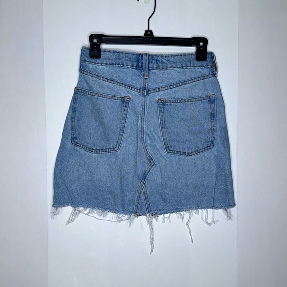 H&M light wash denim button fly mini skirt size 4 - Picture 3 of 4